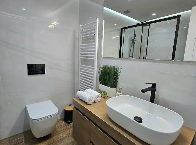 Modern Garden View Apt In Voula, Athens - Luxe