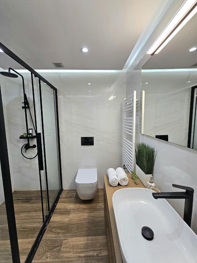 Modern Garden View In Voula, - Luxe Apartment *